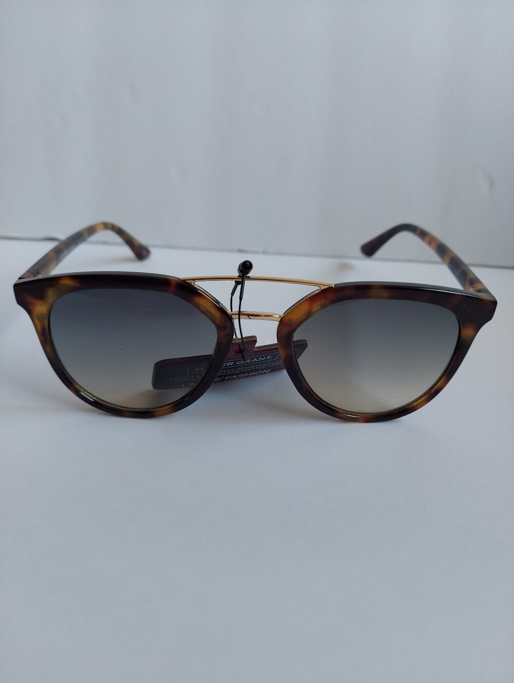 Foster Grant Tortoise Shell Sunglasses with Gold Bridge and Gradient Lenses - Picture 7 of 7